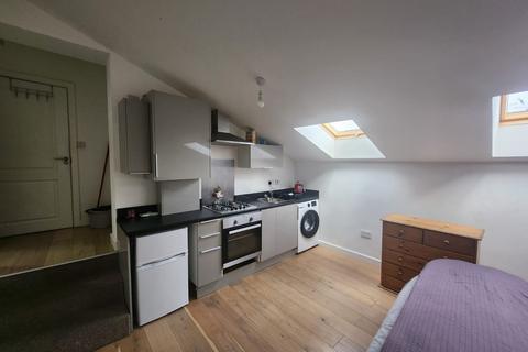 Studio to rent, Wakefield, WF1