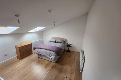 Studio to rent, Wakefield, WF1