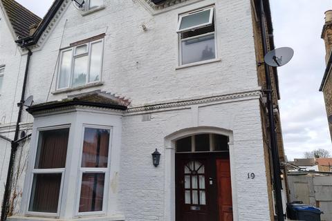 19b Prince Road, London, SE25 6NN