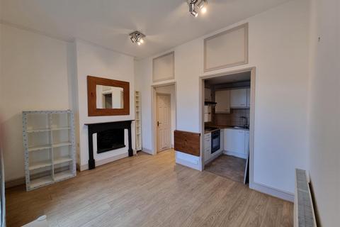 19b Prince Road, London, SE25 6NN