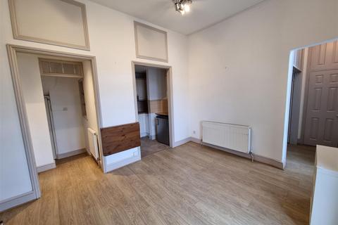 19b Prince Road, London, SE25 6NN