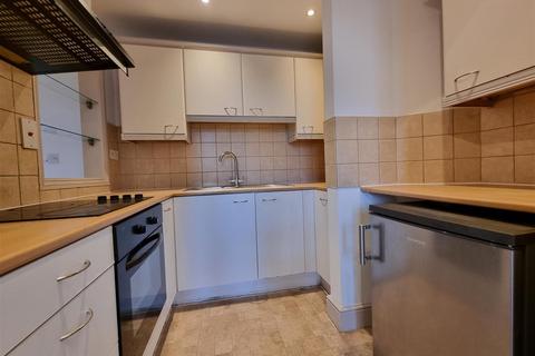 19b Prince Road, London, SE25 6NN