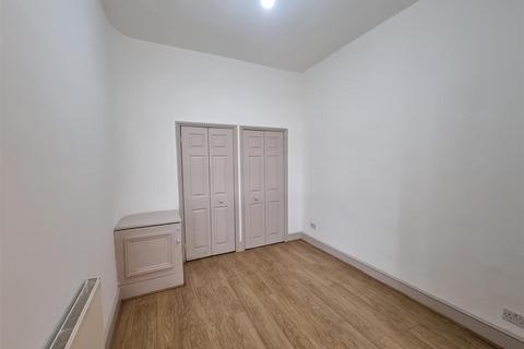 19b Prince Road, London, SE25 6NN