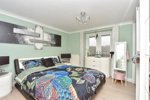 3 bedroom ground floor flat for sale, Goldcrest Drive, St Mary's Island, Chatham, Kent