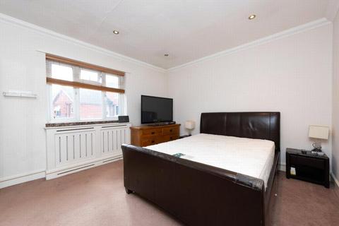 1 bedroom apartment to rent, Cambridge Road West, Farnborough, Hampshire, GU14