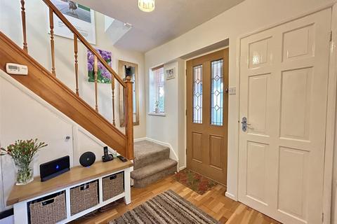 23 Castle Close, Cradley Heath, B64 6RN