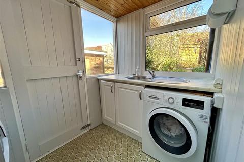 23 Castle Close, Cradley Heath, B64 6RN