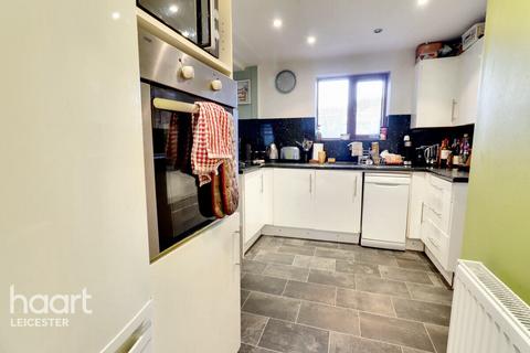 3 bedroom semi-detached house for sale, Trenant Road, Leicester