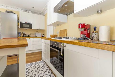 2 bedroom flat to rent, Whitehall Park, London N19