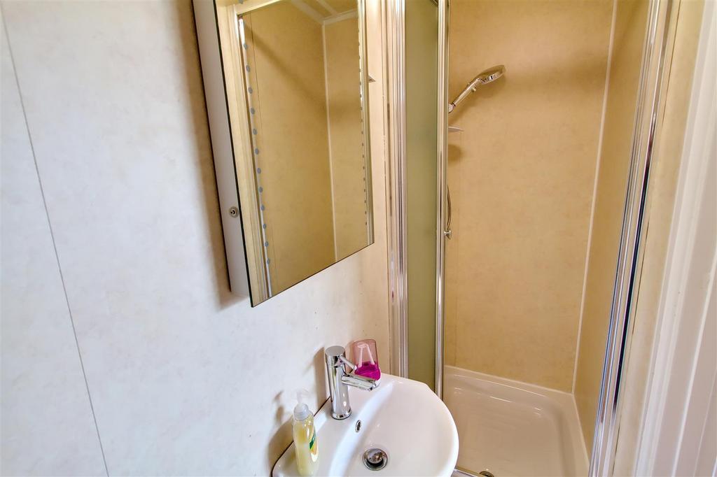 Bedroom 2 En-suite