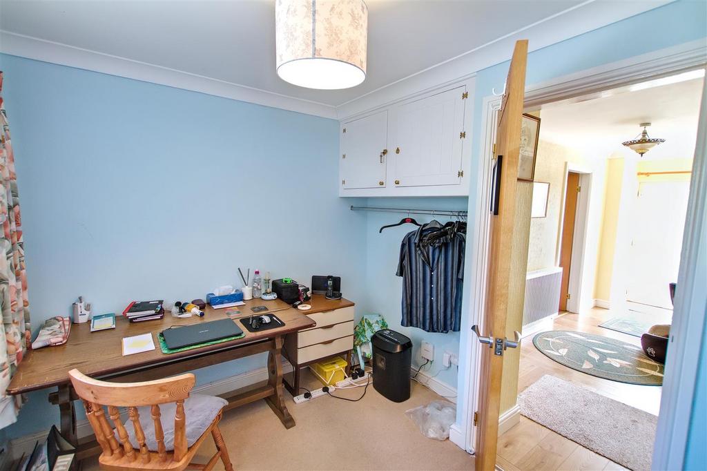 Bedroom 5/Office