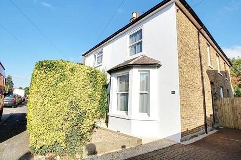 4 bedroom end of terrace house to rent, New Road, HIllingdon, UB8