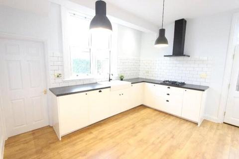 4 bedroom end of terrace house to rent, New Road, HIllingdon, UB8