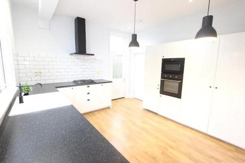 4 bedroom end of terrace house to rent, New Road, HIllingdon, UB8