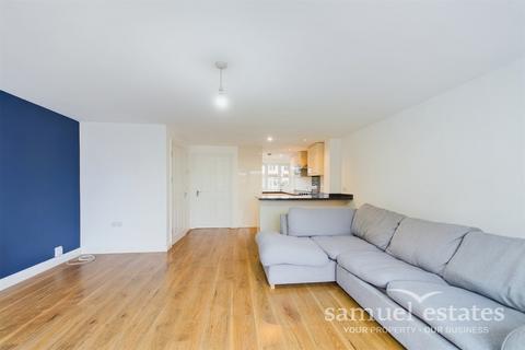 3 bedroom end of terrace house to rent, Rosedene Avenue, London, SW16