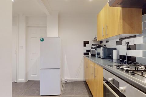 6 Quickthorn Close, Bristol, BS14 0RG