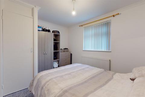 6 Quickthorn Close, Bristol, BS14 0RG