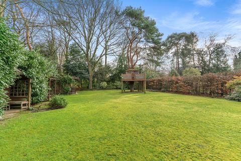 18 The Barton, Cobham, KT11 2NJ