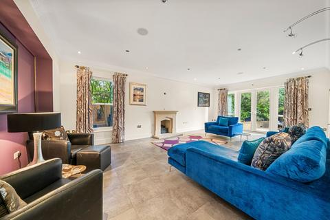 18 The Barton, Cobham, KT11 2NJ