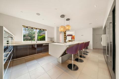 18 The Barton, Cobham, KT11 2NJ