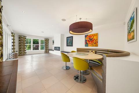 18 The Barton, Cobham, KT11 2NJ