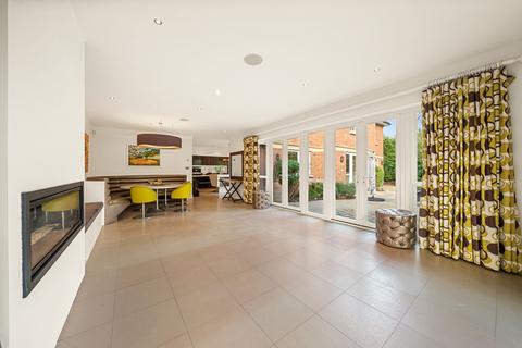 18 The Barton, Cobham, KT11 2NJ
