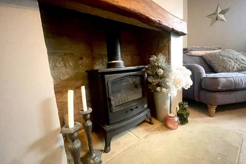 3 bedroom terraced house to rent, Thornhill Street, Calverley, Leeds, UK, LS28