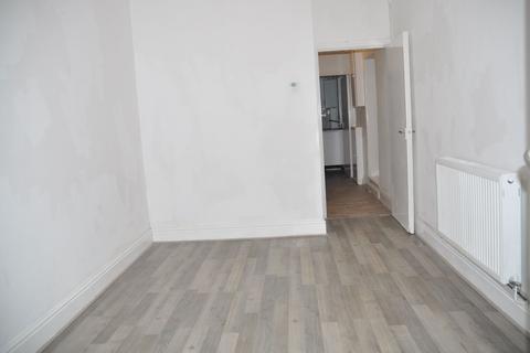 2 bedroom end of terrace house to rent, FLAT 2, 27, Holyhead, LL65