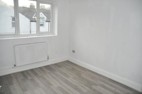 2 bedroom end of terrace house to rent, FLAT 2, 27, Holyhead, LL65