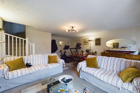 98 Danbury Crescent, South Ockendon, RM15 5XF