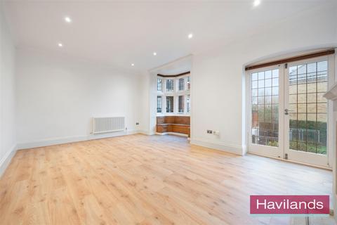 2 bedroom flat for sale, Appleby Court, Aldermans Hill, London