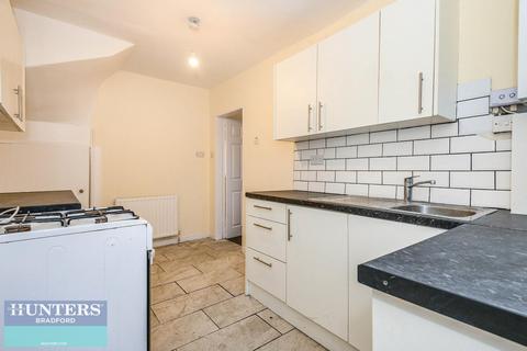 3 bedroom terraced house to rent, Tennis Avenue, Bradford, West Yorkshire, BD4