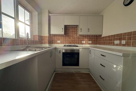 2 bedroom terraced house to rent, Standfast Place, Taunton