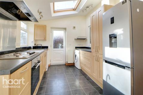 3 bedroom semi-detached house to rent, Hillfield Road, Comberton