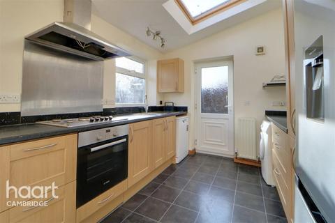 3 bedroom semi-detached house to rent, Hillfield Road, Comberton