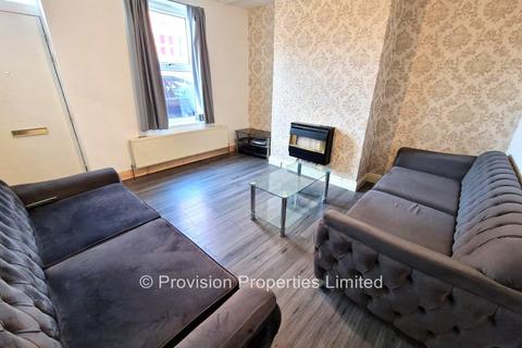 2 bedroom terraced house to rent, Quarry Street, Woodhouse LS6