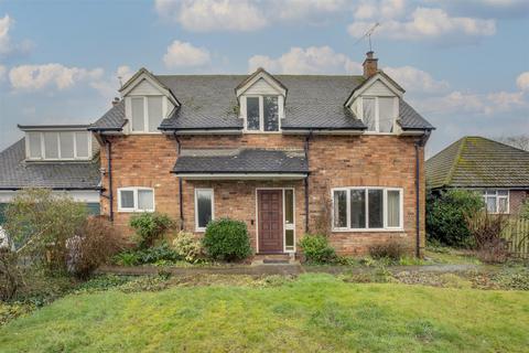 5 bedroom detached house to rent, North Road, Widmer End High Wycombe HP15