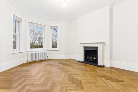 3 bedroom flat to rent, Leith Mansions, Grantully Road, London