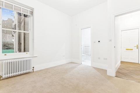 3 bedroom flat to rent, Leith Mansions, Grantully Road, London