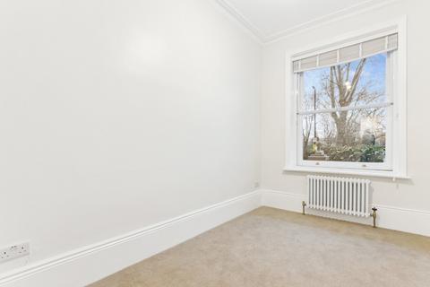 3 bedroom flat to rent, Leith Mansions, Grantully Road, London