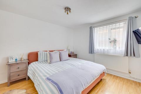 1 bedroom flat for sale, Maynard Close, Fulham, London