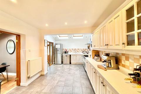 4 bedroom end of terrace house for sale, Chesterwood Terrace, Gateshead, NE10