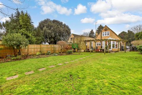 3 bedroom chalet for sale, Blacklands Drive, East Malling, West Malling, Kent