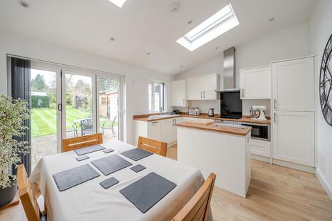 22 Queensway, West Wickham, BR4 9ER