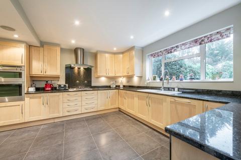 3 bedroom detached house for sale, Vicarage Drive, East Sheen