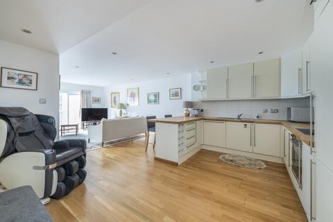 3 bedroom flat for sale, Hereford Road, London