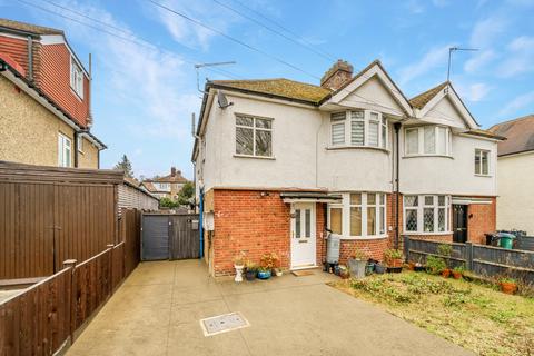 2 bedroom flat for sale, Purbrock Avenue, Watford, Herts, WD25