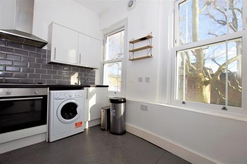 3 bedroom flat to rent, Alma Grove Southwark SE1