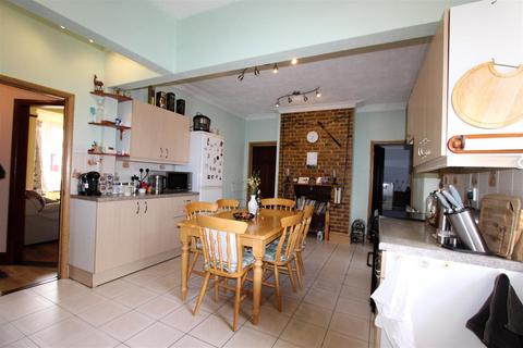 3 bedroom detached house for sale, Barnsole Road, Gillingham ME7