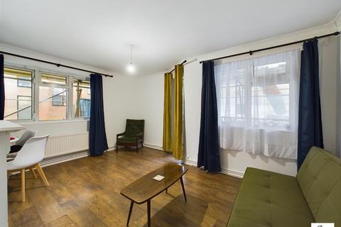 2 bedroom ground floor flat for sale, Chigwell Road, London